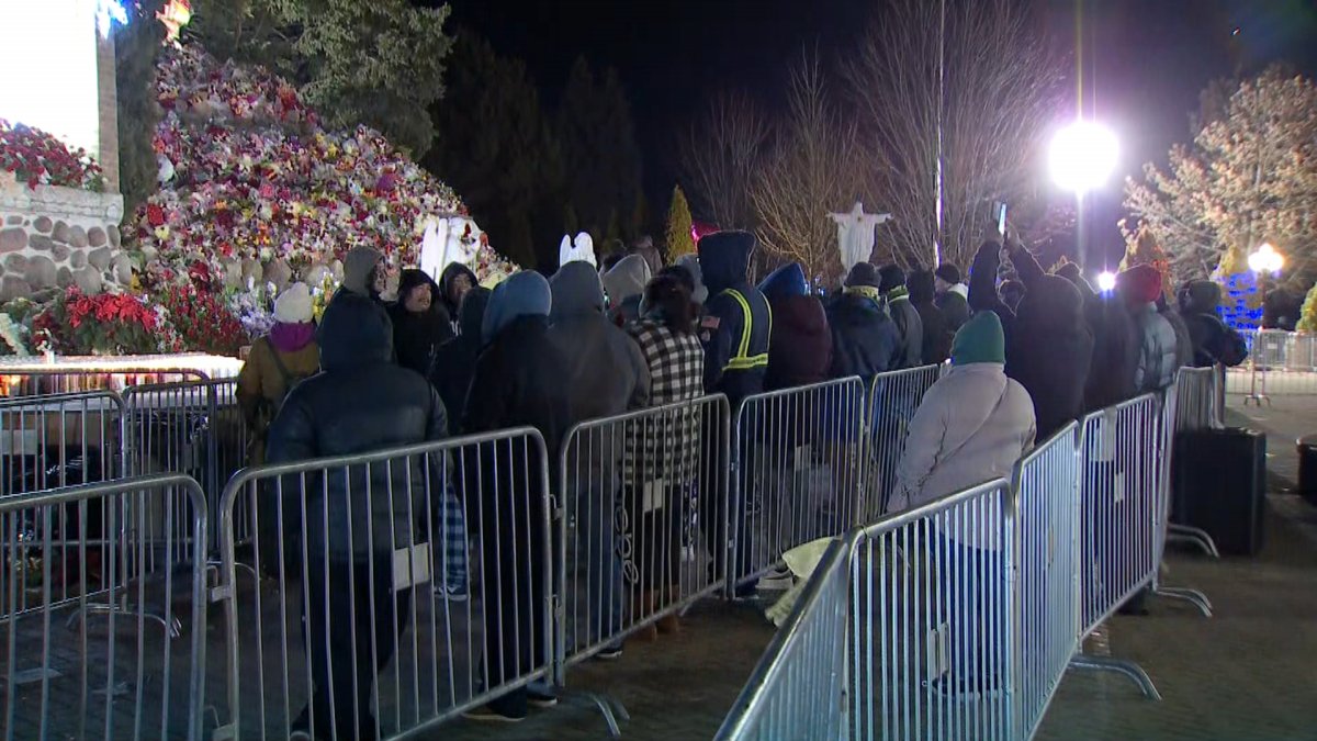 ‘It's very, very meaningful' Thousands walk to Des Plaines for Feast