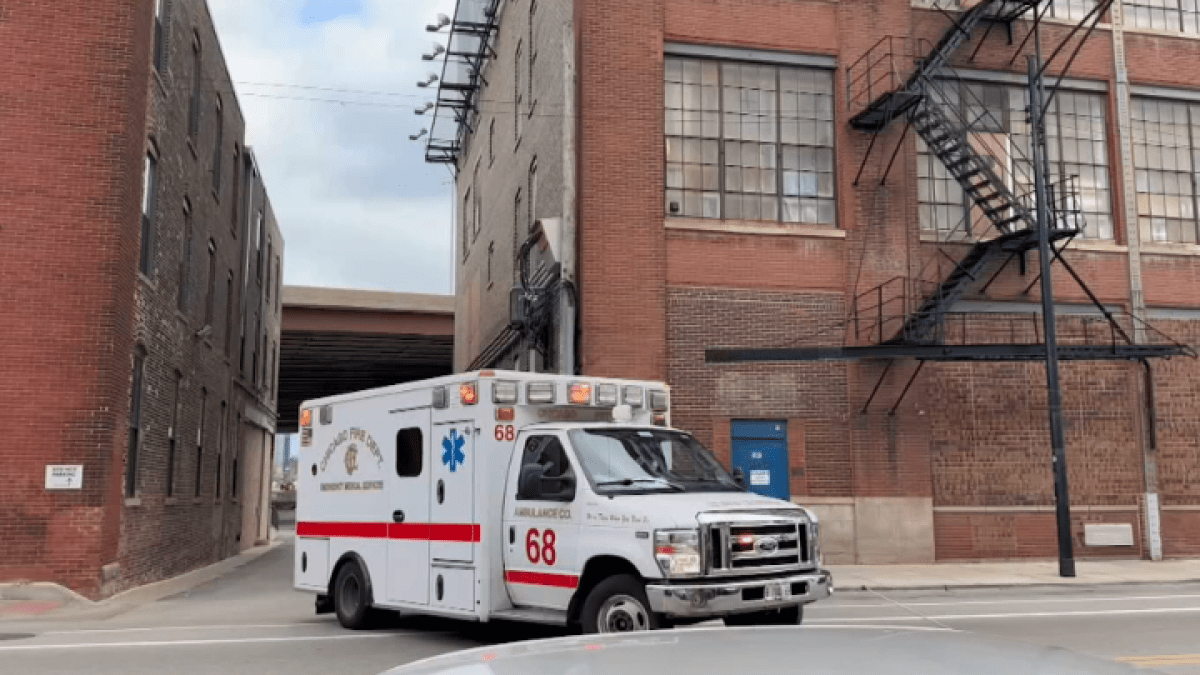 Migrants say illnesses spread quickly at crowded Pilsen shelter where several fell sick Migrants say illnesses spread quickly at crowded Pilsen shelter where several fell sick