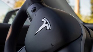 Tesla Model Y, equipped with FSD system. Three front facing cameras under windshield near rear view mirror.