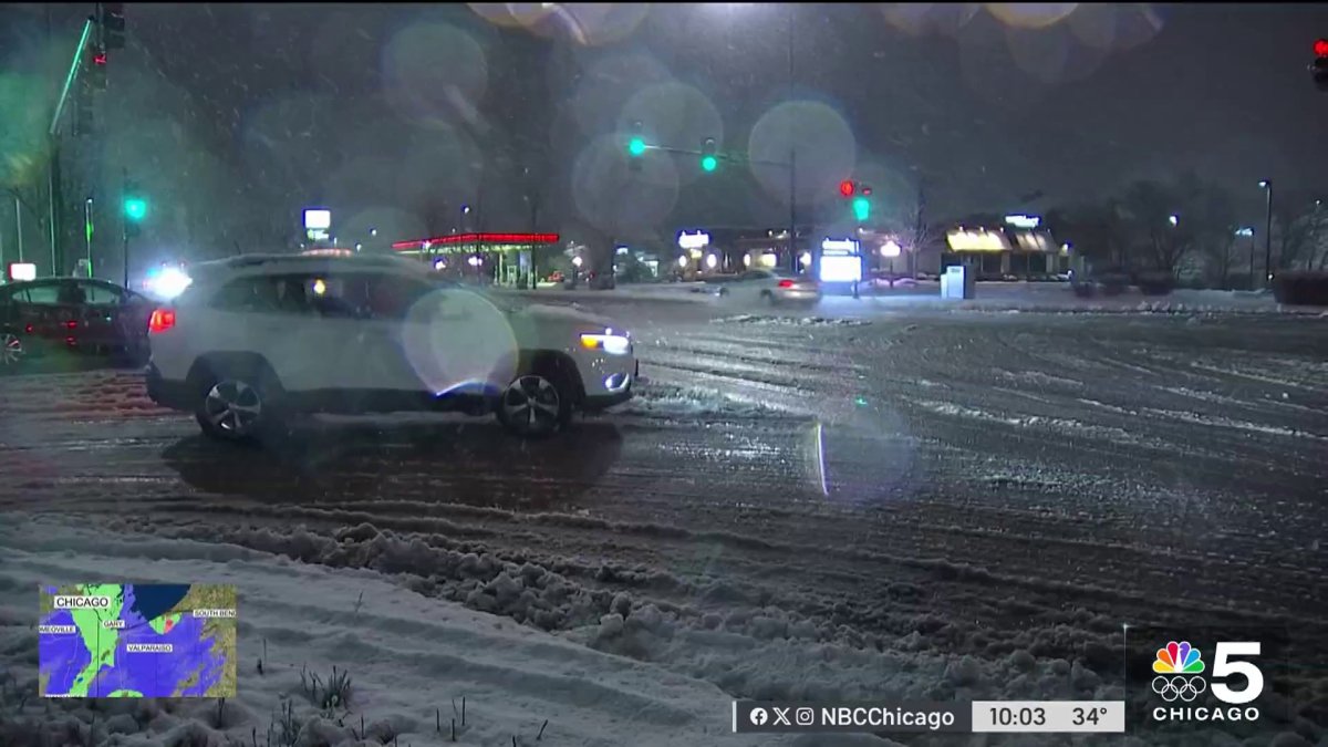 Suburbs clean up after heavy snowfall in Chicago’s western suburbs