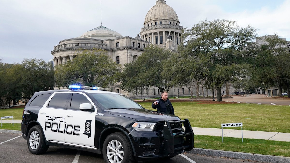 Several state capitols evacuated after bomb threats – NBC Chicago - Vimarsana News