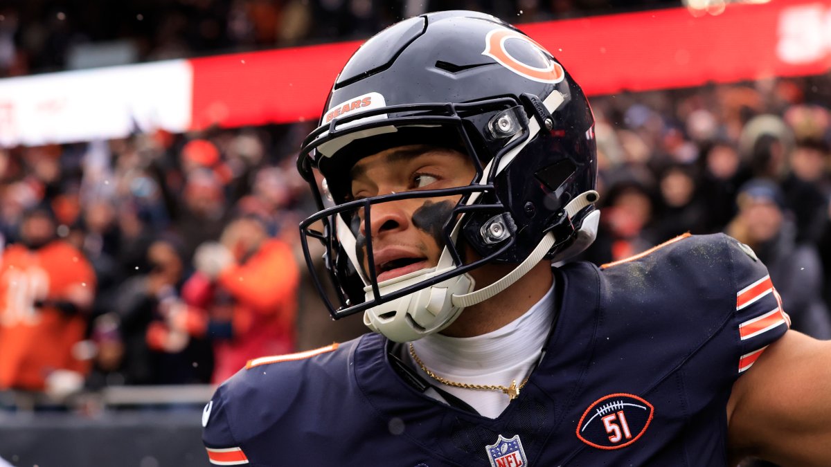 Bears trade Justin Fields to the Steelers: report Bears trade Justin Fields to the Steelers: report