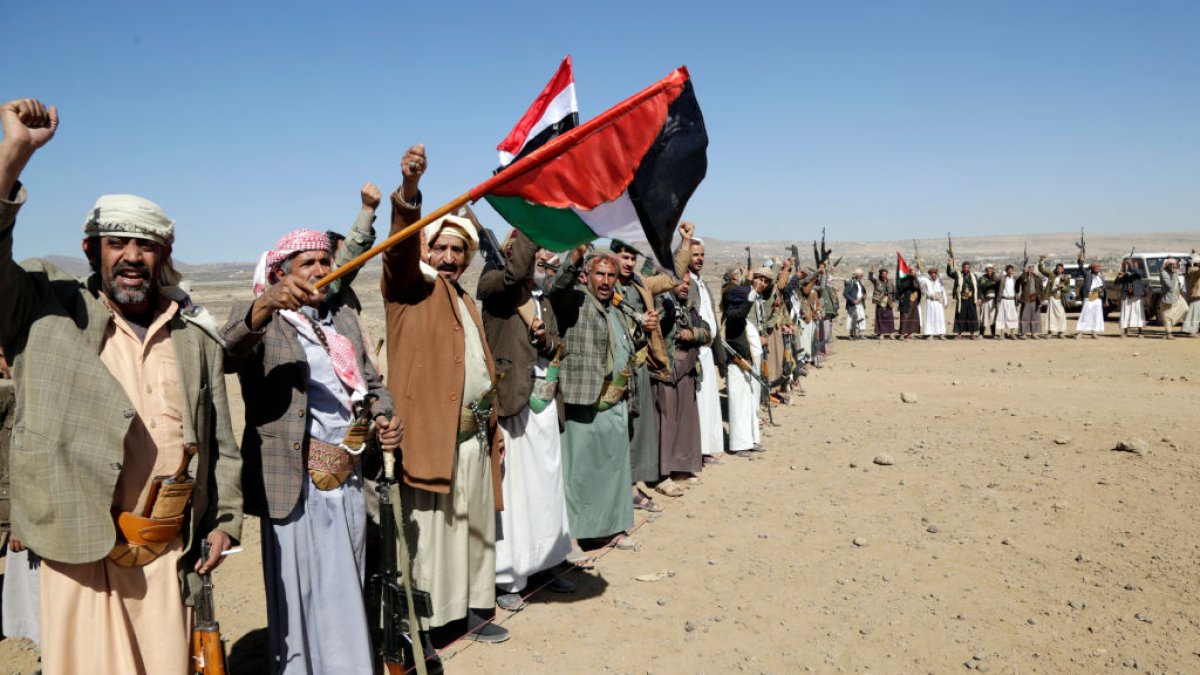 Houthi rebels strike a US-owned cargo ship off the coast of Yemen – NBC Chicago - Vimarsana News