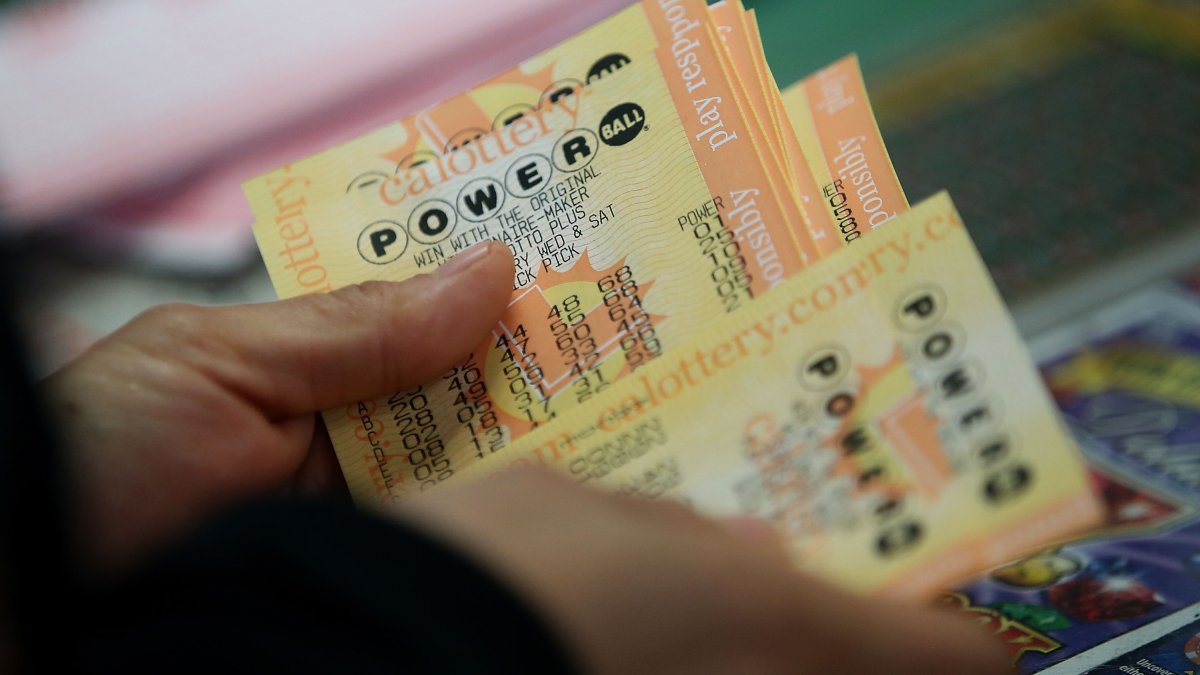 $1 billion Powerball jackpot up for grabs in Monday's drawing – NBC Chicago - Vimarsana News