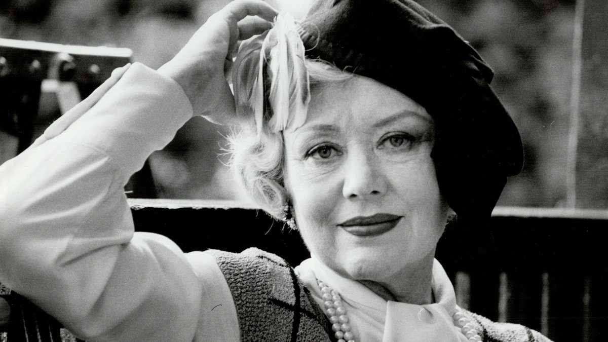 'Mary Poppins' star Glynis Johns dies at 100 – NBC Chicago - Vimarsana News