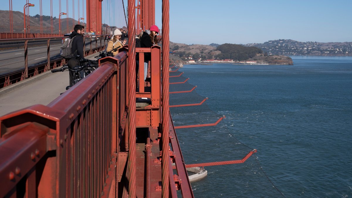 San Francisco Installs Nets To Stop Suicides Off Golden Gate Bridge Nbc Chicago