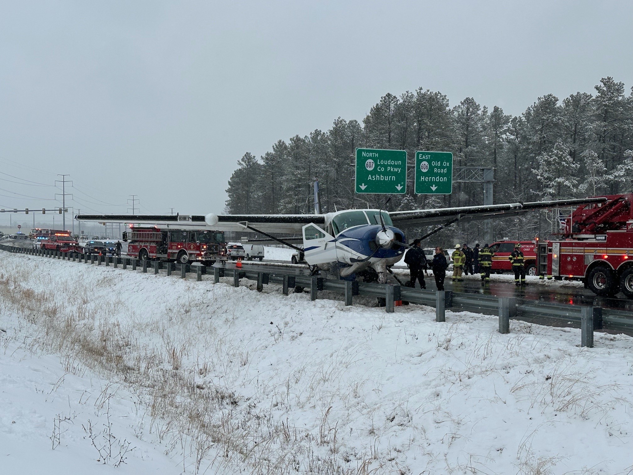 Small plane makes emergency landing on Loudoun County Parkway NBC Chicago