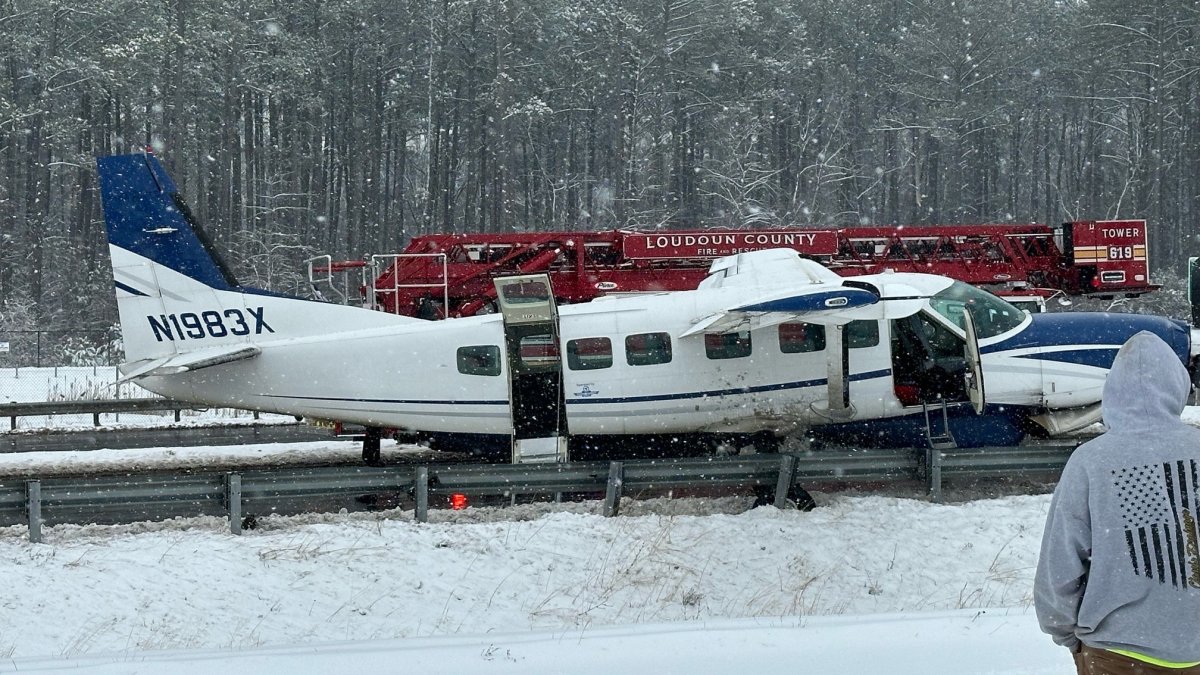 Small plane makes emergency landing on Loudoun County Parkway – NBC Chicago - Vimarsana News