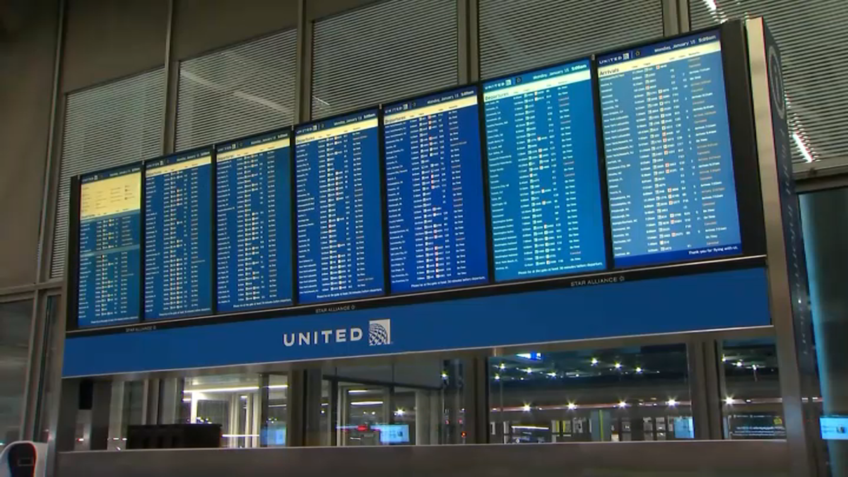 芝加哥地区发出寒风警告，数百航班被取消