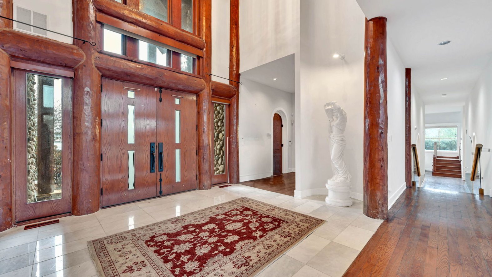 Spacious Olympia Fields mansion previously home to Chicago celebrities ...