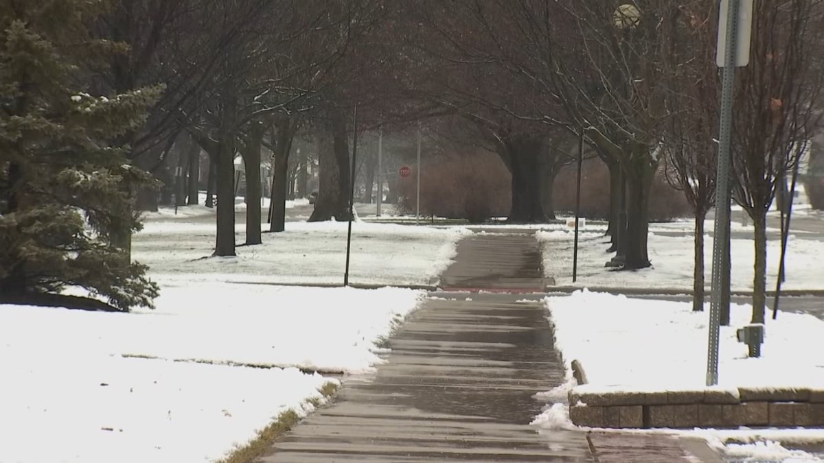 芝加哥地区持续发布冬季暴风雪警报，大雪即将来袭