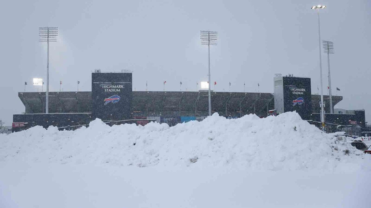 Buffalo Bills seeking snow shovelers ahead of Sunday’s playoff game