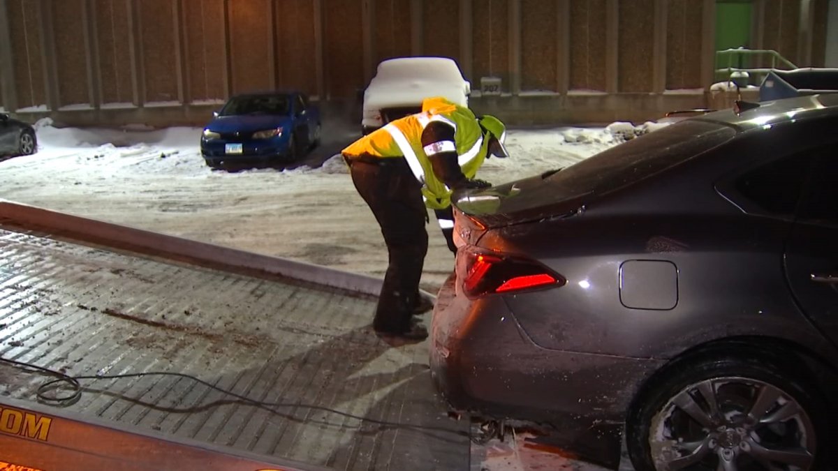 Subzero temperatures takes toll on workers across Chicago area Subzero temperatures takes toll on workers across Chicago area