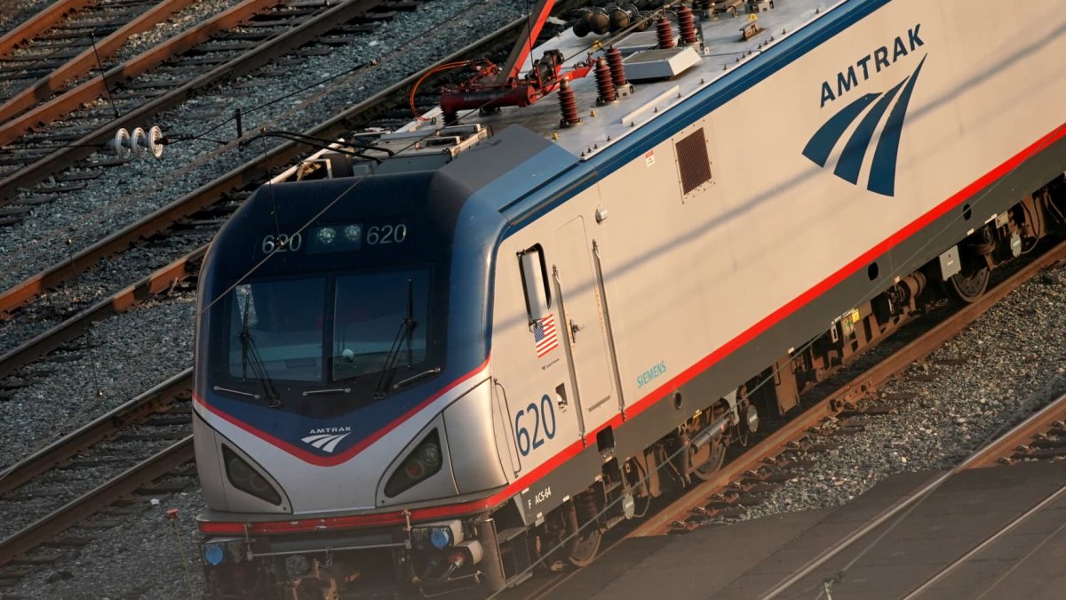 Travelers increasingly turn to taking Amtrak trains over flights – NBC Chicago - Vimarsana News