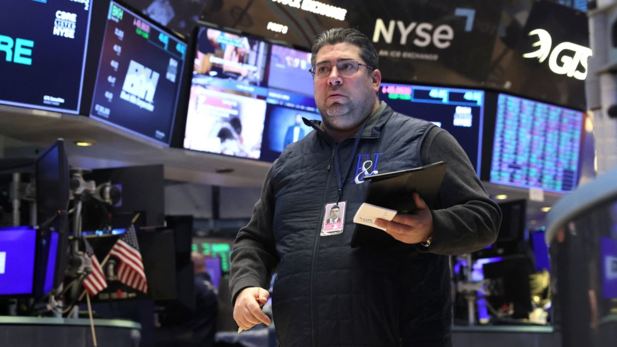 Stock futures tick lower on Sunday night after a record week for the S&P 500: Live updates - Vimarsana News