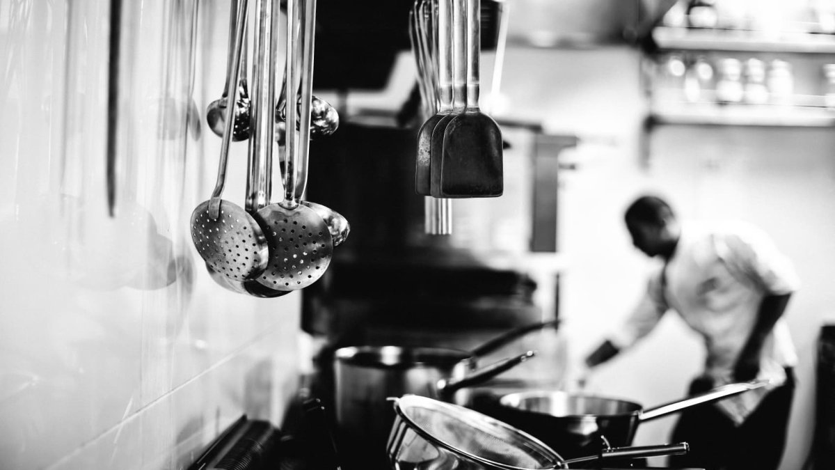 How 'ghost kitchens' went from $1 trillion hype to a struggling business model – NBC Chicago - Vimarsana News
