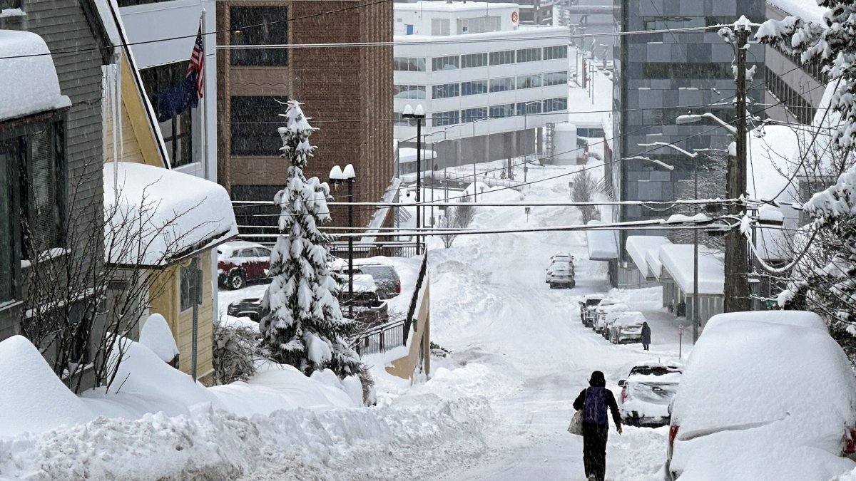 Alaska fuel oil is thickening and roofs are collapsing due to severe weather – NBC Chicago - Vimarsana News