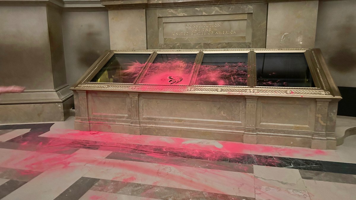 National Archives close after red powder dumped on Constitution display – NBC Chicago - Vimarsana News