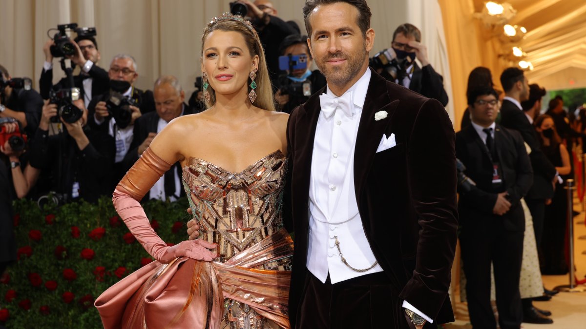 People love when Ryan Reynolds and Blake Lively troll each other publicly – NBC Chicago - Vimarsana News