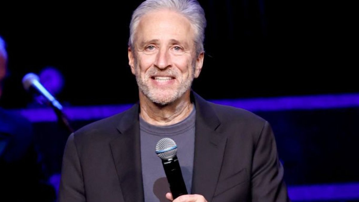 Jon Stewart returns as host of ‘The Daily Show’ – NBC Chicago