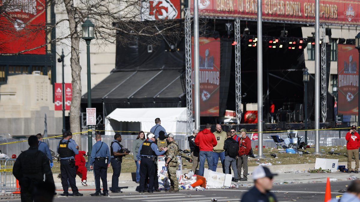 Travis Kelce, Kansas City Chiefs players react to parade shooting NBC