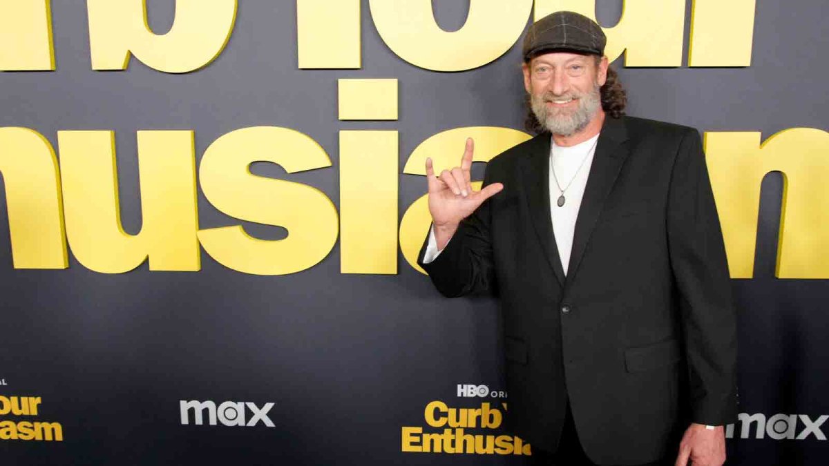 Troy Kotsur discusses 'Curb Your Enthusiasm' cameo and Larry David – NBC Chicago - Vimarsana News