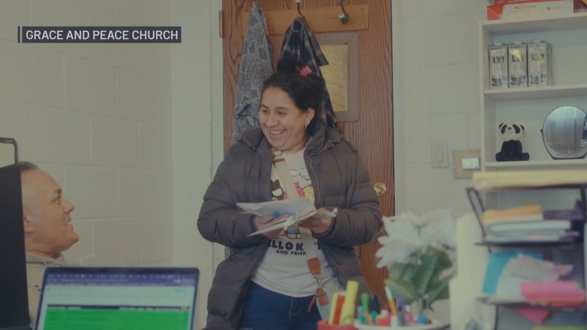 芝加哥教堂帮助移民家庭获得工作许可