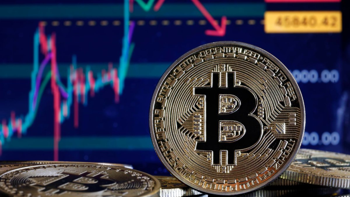 Bitcoin rises to record above $69,000, then quickly tumbles 8% – NBC Chicago