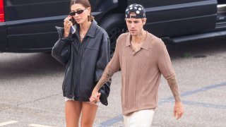 Hailey Bieber (L) and Justin Bieber are seen at the Westside Heliport on August 29, 2023