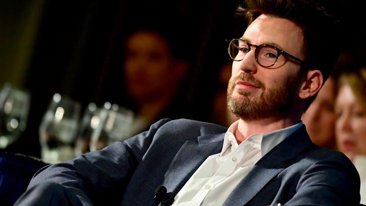 Chris Evans and Alba Baptista seen at pre-Oscars party – NBC Chicago - Vimarsana News