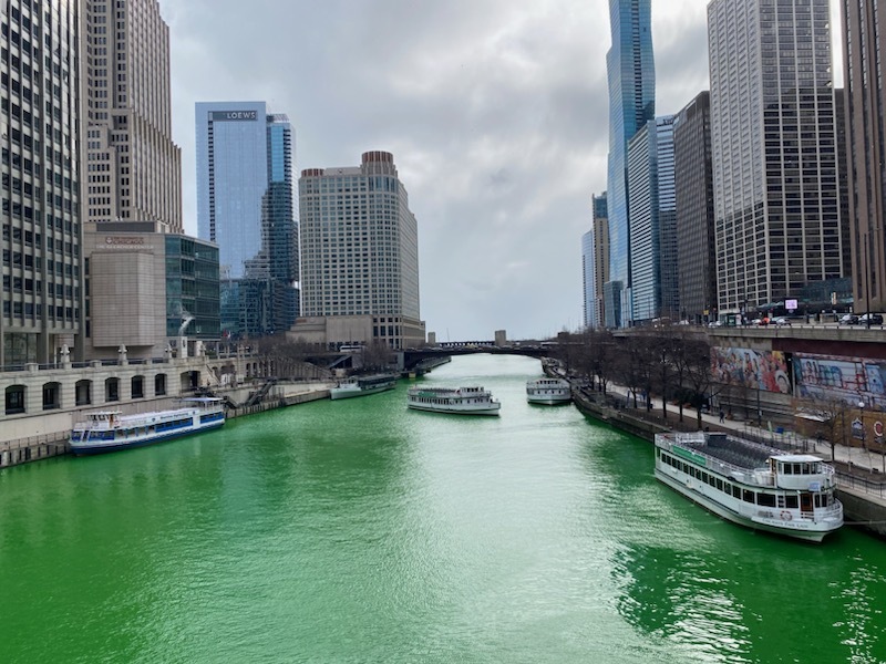 How long does the Chicago River dyeing last, and is it still green