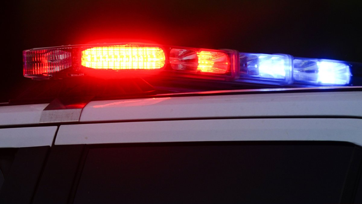 Police chase, car crash in west suburbs leads to manhunt; 2 suspects in custody