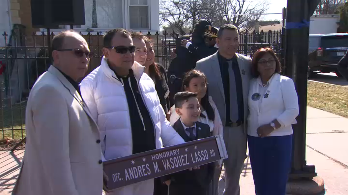 Fallen Chicago Police Officer Andrés Vásquez Lasso Honored With Street Sign Dedication Nbc Chicago 1540