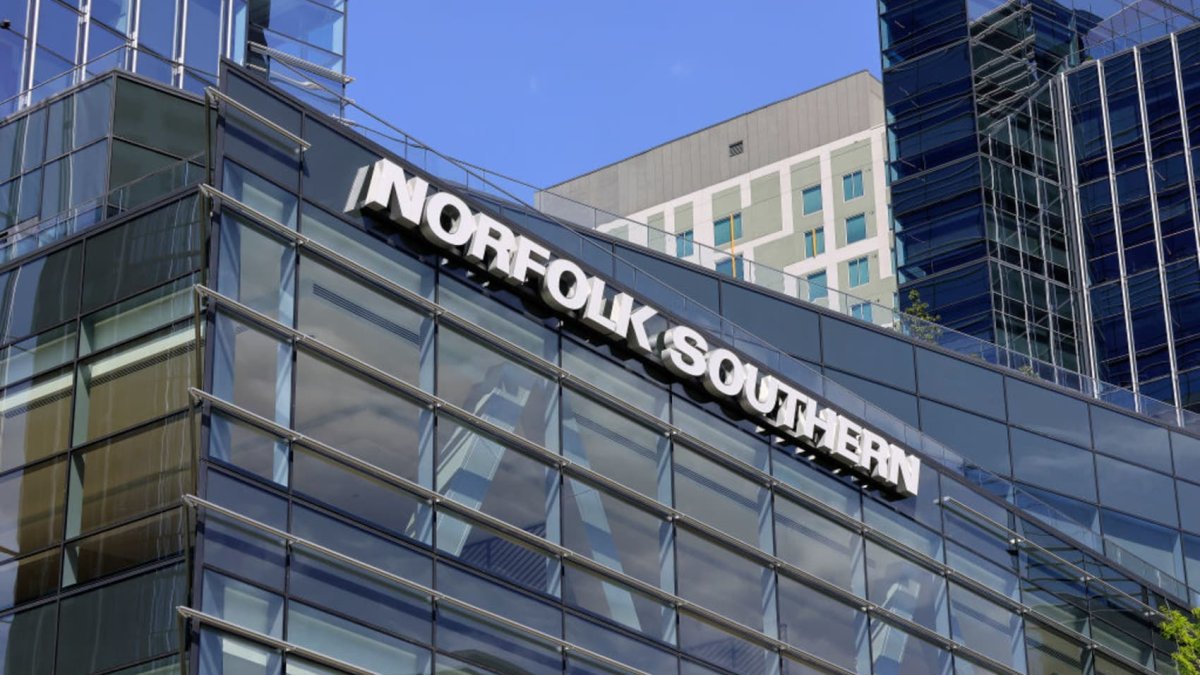 Norfolk Southern activist investor highlights past abusive behavior of new COO as proxy fight intensifies - Vimarsana News