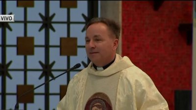 Father Matthew Foley honors fallen CPD Officer Luis Huesca's service in Chicago