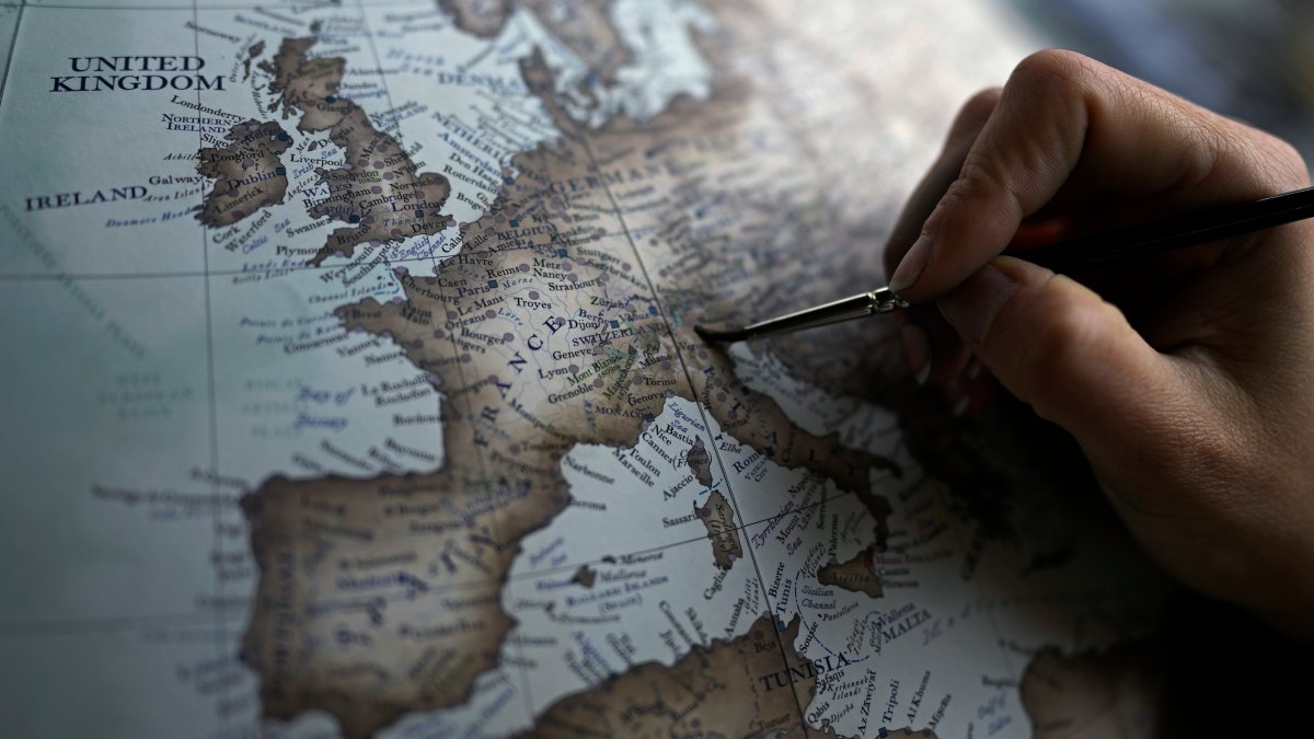 Why people still buy globes in 2024 despite Google Earth predominance – NBC Chicago - Vimarsana News