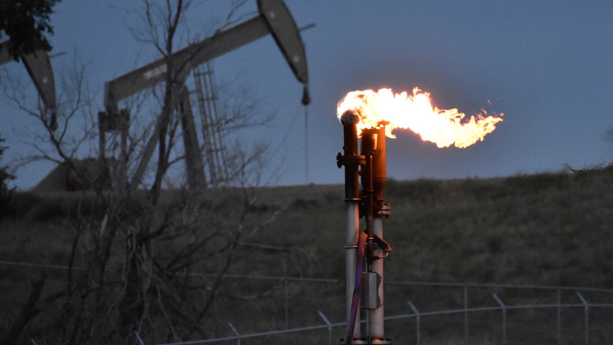 Heat-trapping carbon dioxide and methane levels in the air spiked to new record high – NBC Chicago - Vimarsana News