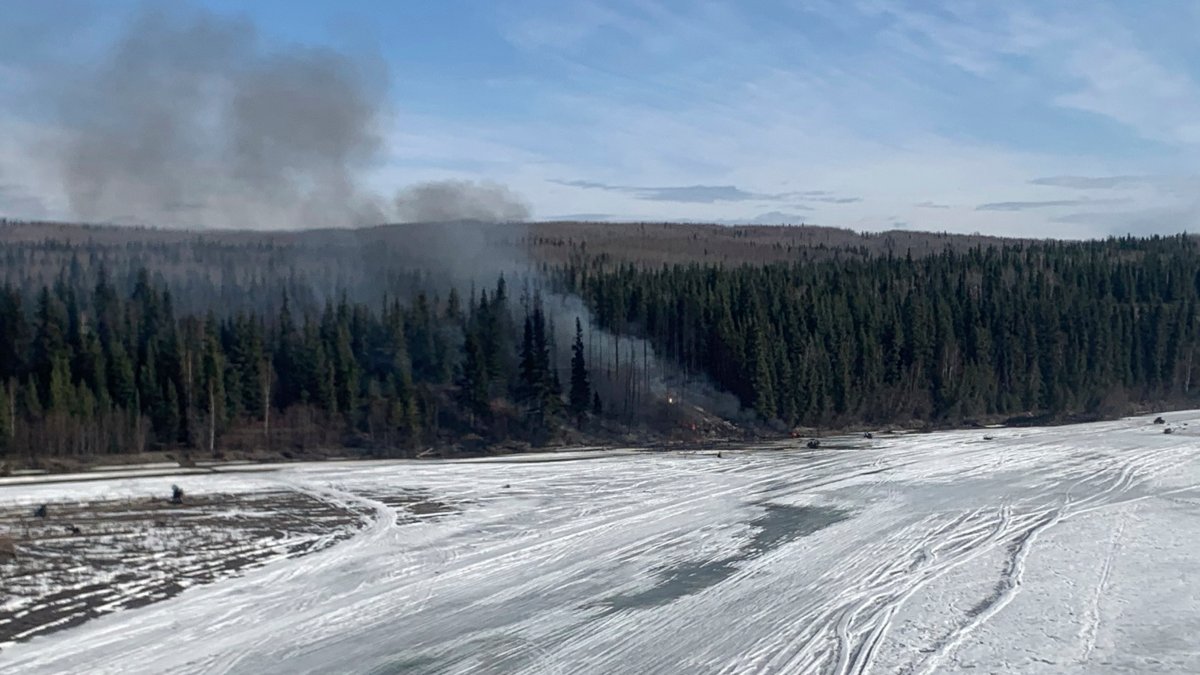 Douglas C-54 plane with 2 people on board crashes in Fairbanks, Alaska – NBC Chicago - Vimarsana News