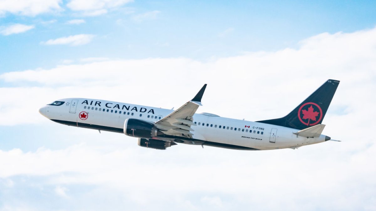 Air Canada Boeing 737 Makes Emergency Landing After Technical Issue 