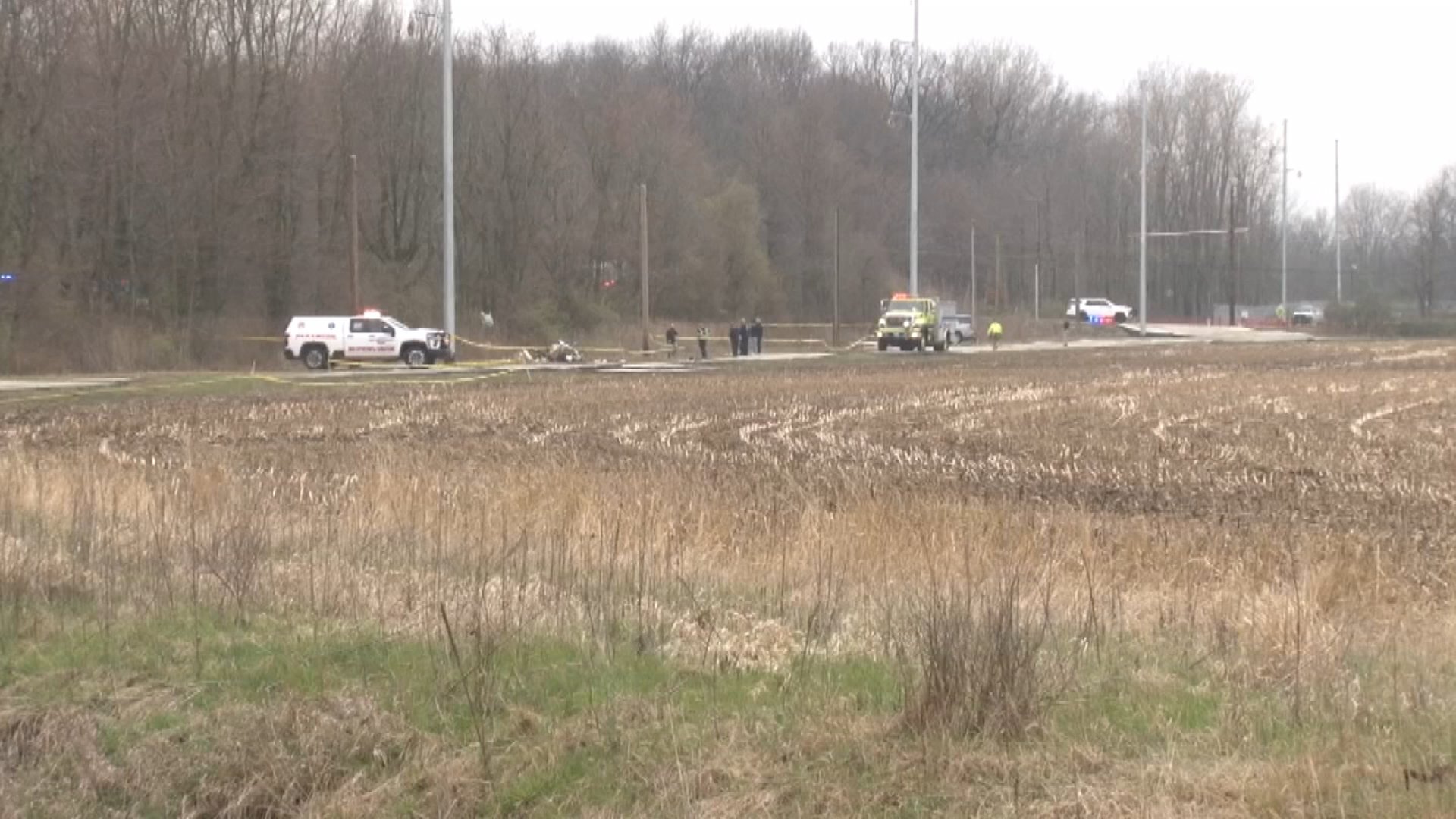 Crashing plane injures couple out for a walk near central Indiana airport - Vimarsana News