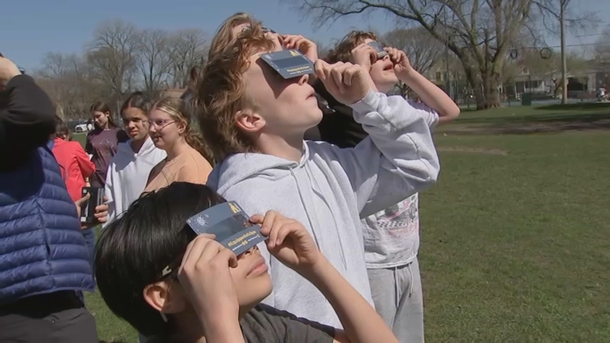 Evanston students mesmerized by spectacle – NBC Chicago