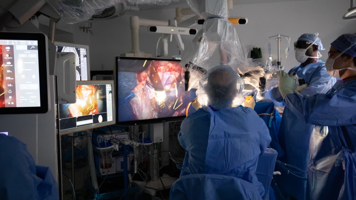 Capoot Here’s what it’s like inside the operating room when someone gets a ...