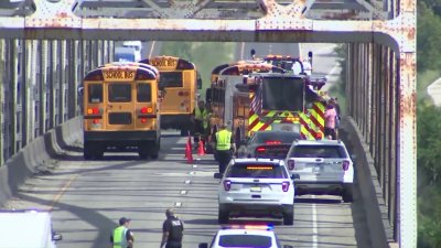Multiple school buses involved in interstate crash in Chicago suburb