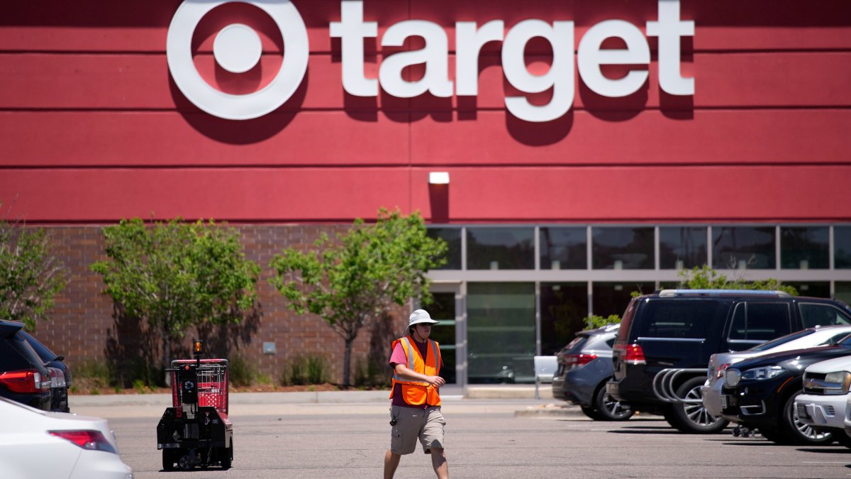 Chicago Target Rads Target to lower prices on about 5,000 basic goods – NBC Chicago