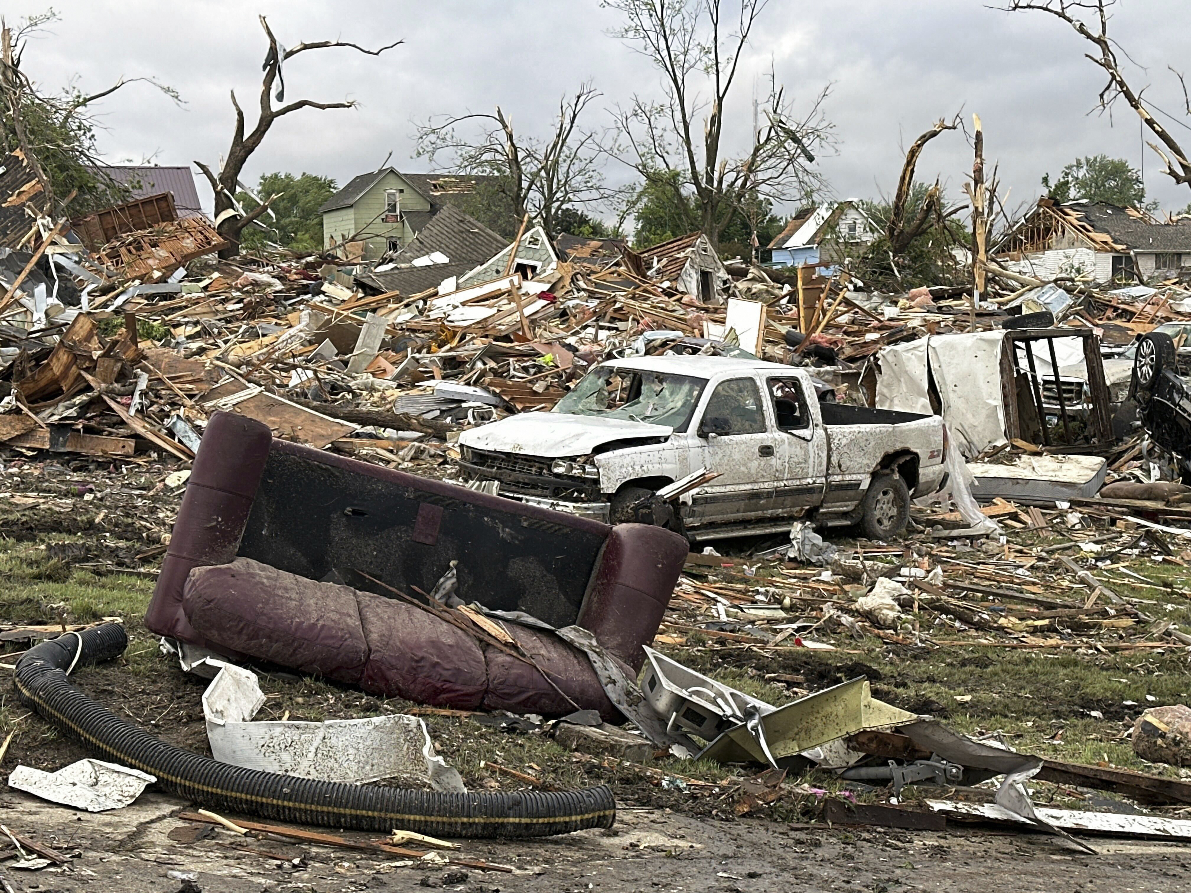 Deaths reported after tornado touches ground near Greenfield, Iowa