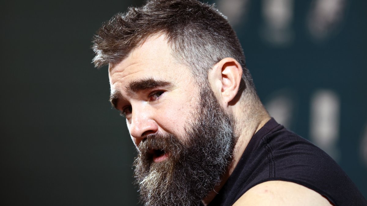 ‘Best corned beef I've ever had': Jason Kelce highlights small Chicago sandwich shop