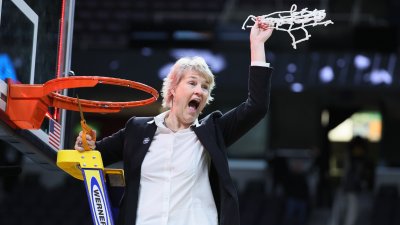 Iowa basketball coach Lisa Bluder announces retirement after 24 seasons