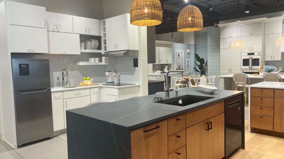 Wayfair store Chicago: First-ever physical store opens in Wilmette ...