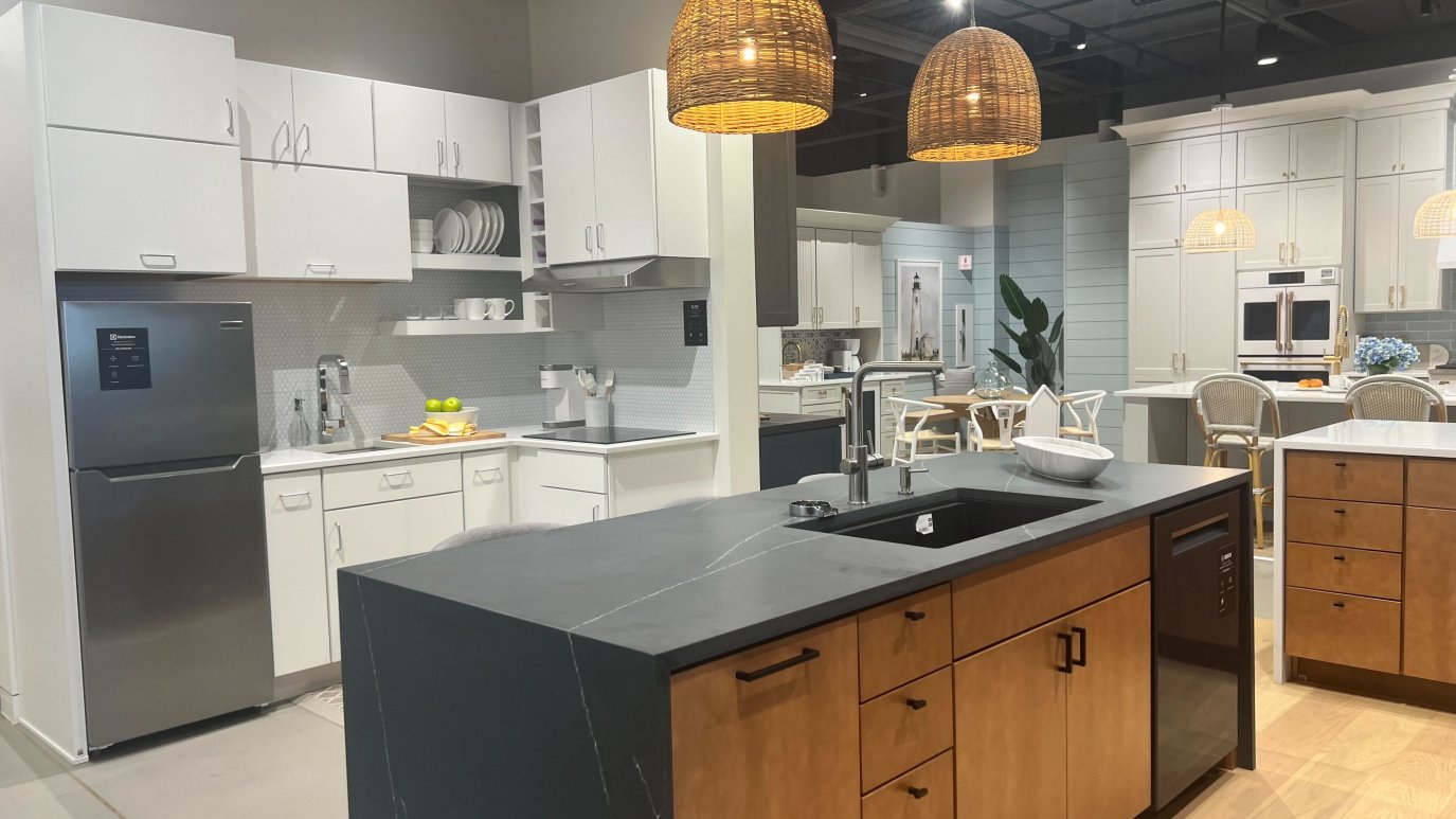 Wayfair store Chicago: First-ever physical store opens in Wilmette ...