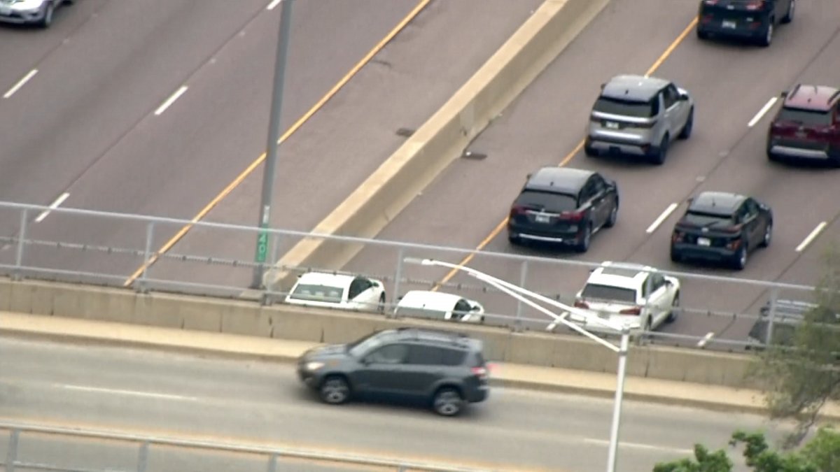 Police pursuit on Edens Expressway captured on Sky 5 – NBC Chicago